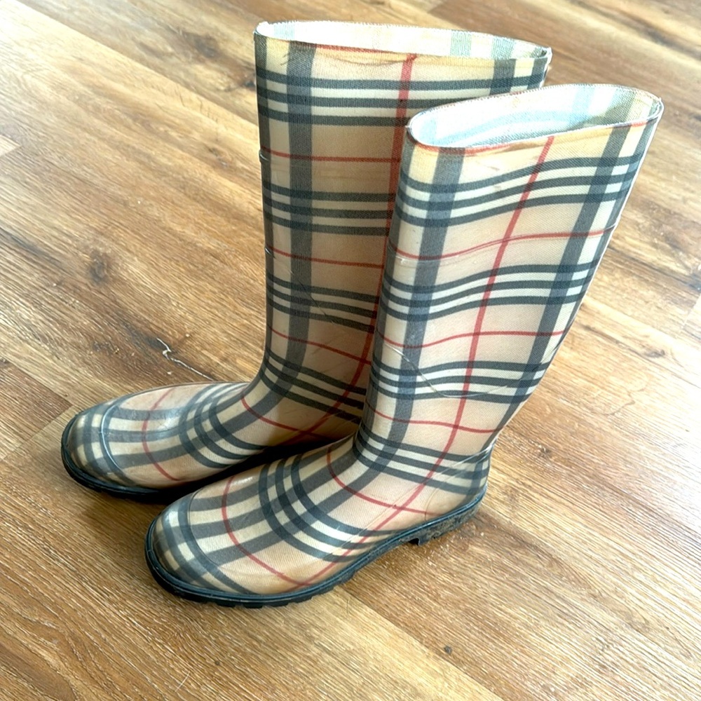 Authentic Burberry rain boots 40